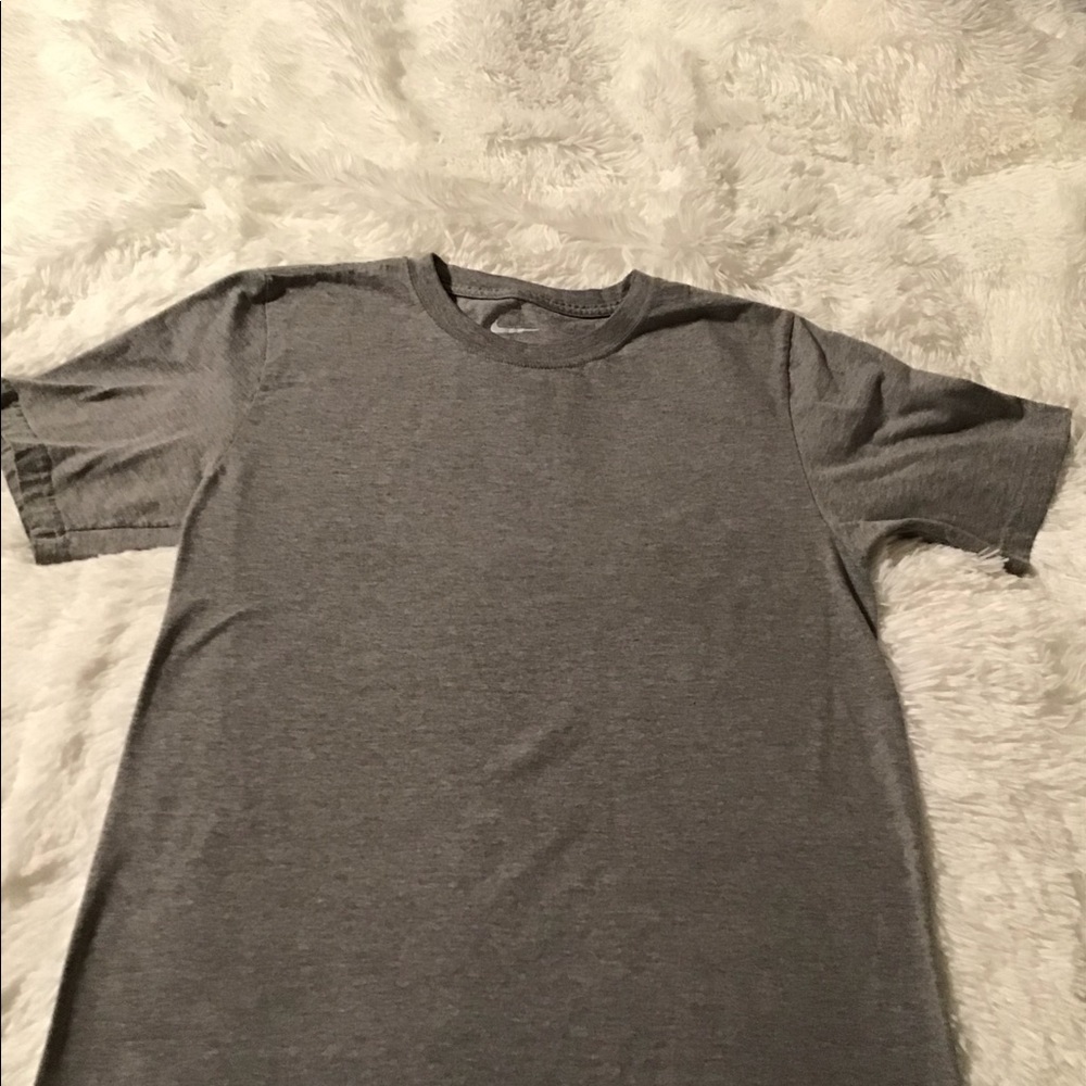 Nike Menβs Regular Fit Gray Short Sleeve T-Shirt Small